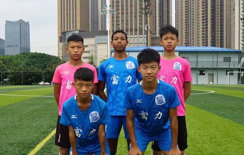 13岁的混血少年有个梦想，“我想入选中国国家队” - 2