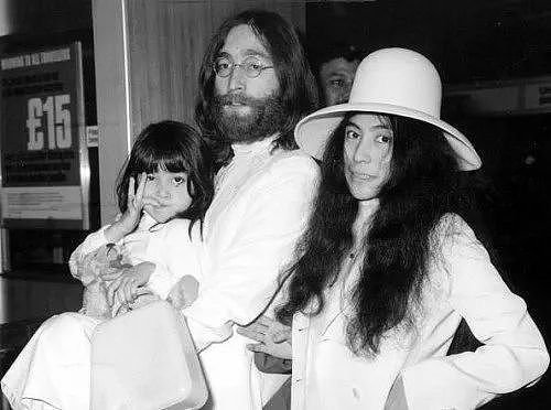 约翰·列侬75年造型风靡格莱美，小白花霸屏致敬女权抗争！ - 12