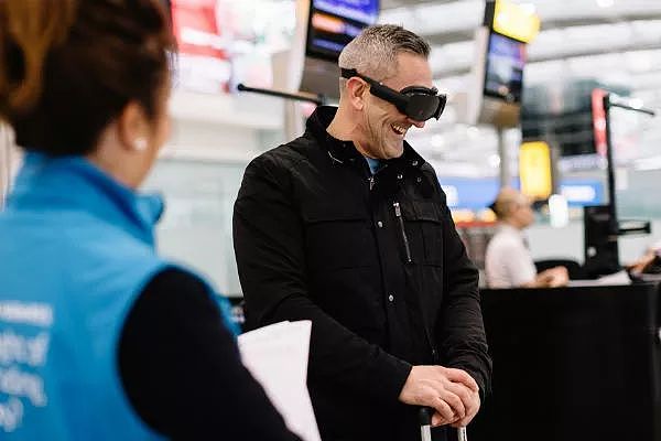 一边坐飞机一边看 VR，英国航空公司提供新娱乐服务 - 4