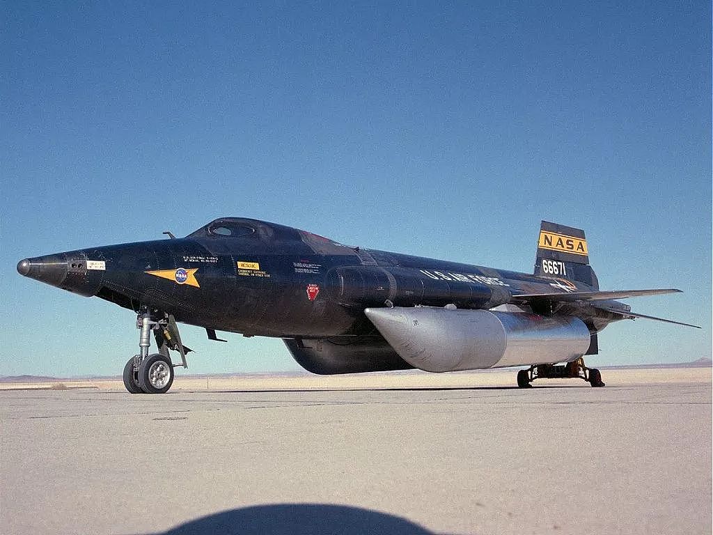 能飞6.7马赫的冷战黑科技，堪比导弹的X-15火箭飞机｜军武正片 - 8