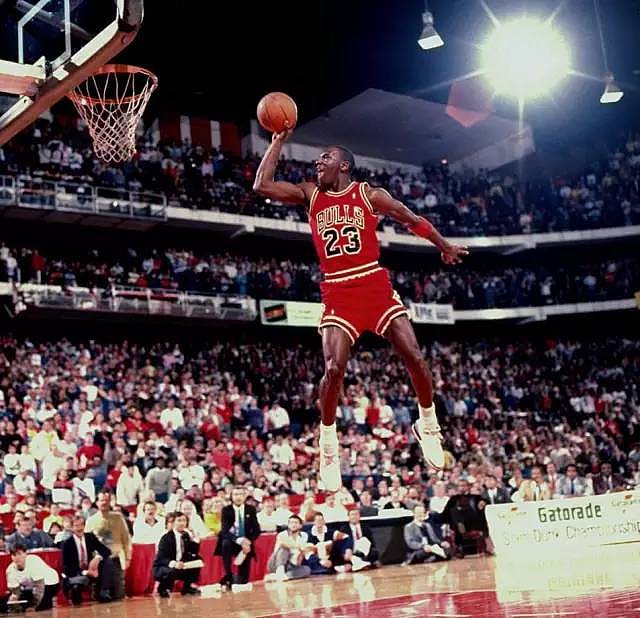 迈克尔·乔丹生日快乐！100张经典照片回顾“篮球之神”的封神路！ - 25