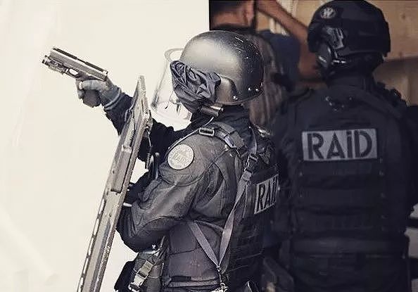 法兰西黑豹| RAID，一支称为“黑衣人特别行动队”的法国反恐精英 - 12
