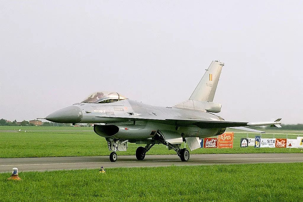 坠毁8架！美国卖给台湾的阉割版F-16，到底什么型号？｜军武正片 - 5