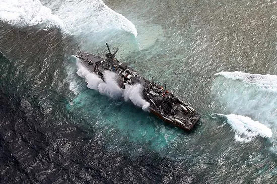 突发！菲律宾51岁主力军舰在中国南海搁浅！上次直接被中国拖走了｜军情晚报 - 6