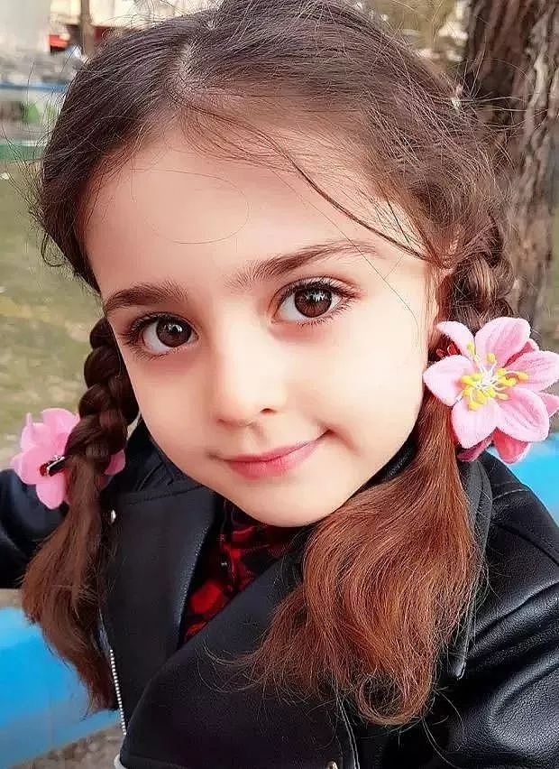 伊朗8岁小女孩被称为“全球最美”！因为太美，父亲辞职做贴身保镖…… - 2