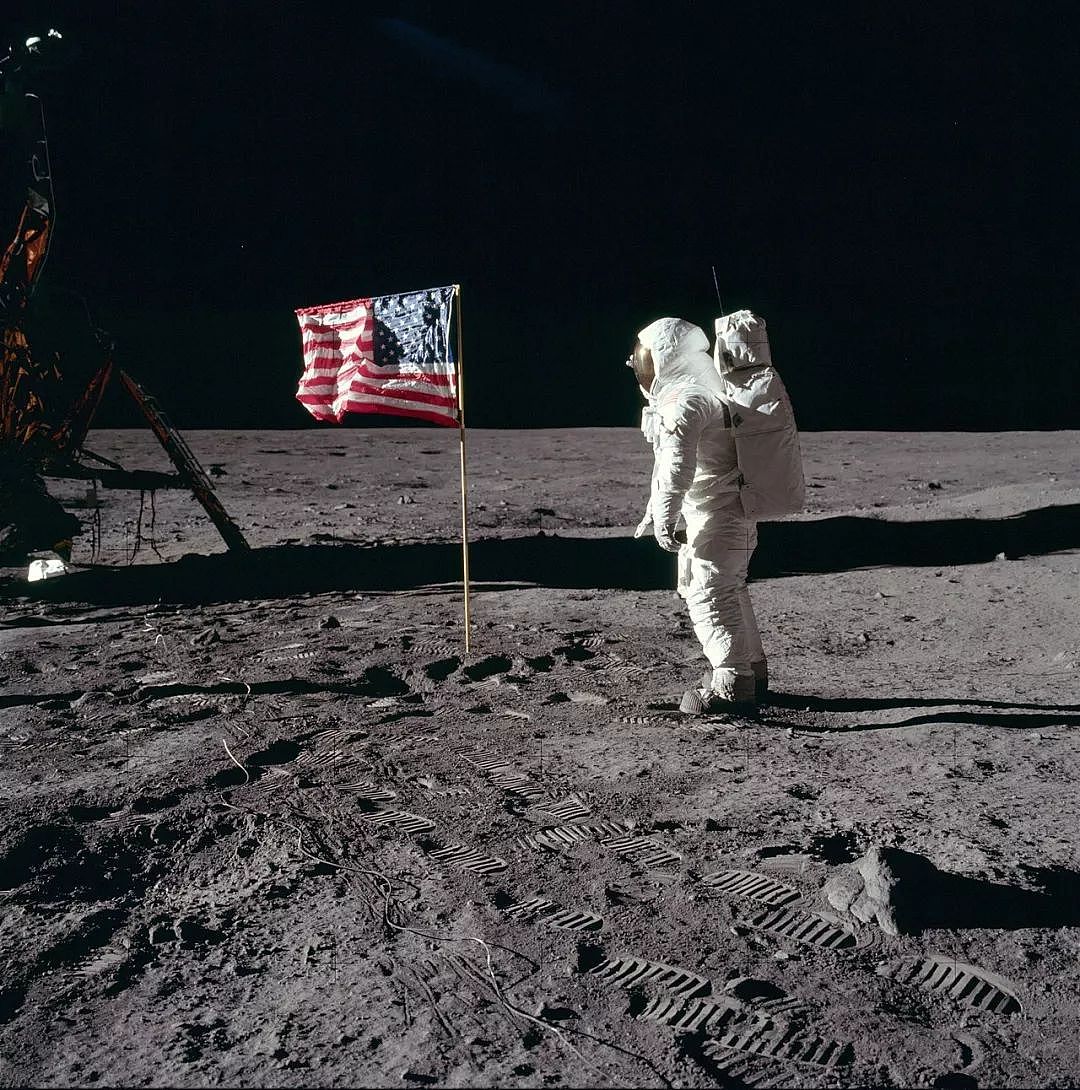 8个阿波罗登月八卦：他在月球上尿了裤子，因为…… - 2
