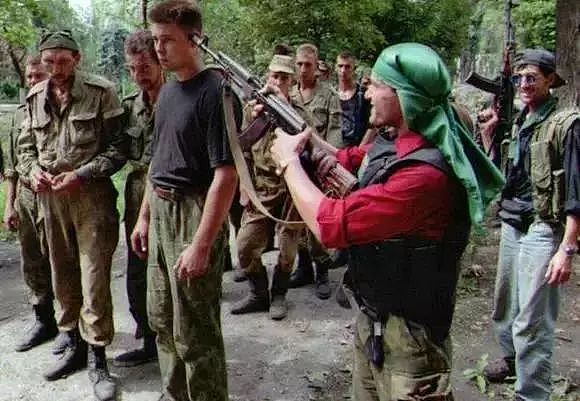 忍无可忍，以暴制暴：俄军哥萨克士兵让嗜血的车臣叛匪都恐惧 - 7
