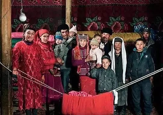 中国唯一的纯血统白种人，为保血统纯正不能和外族通婚 - 9