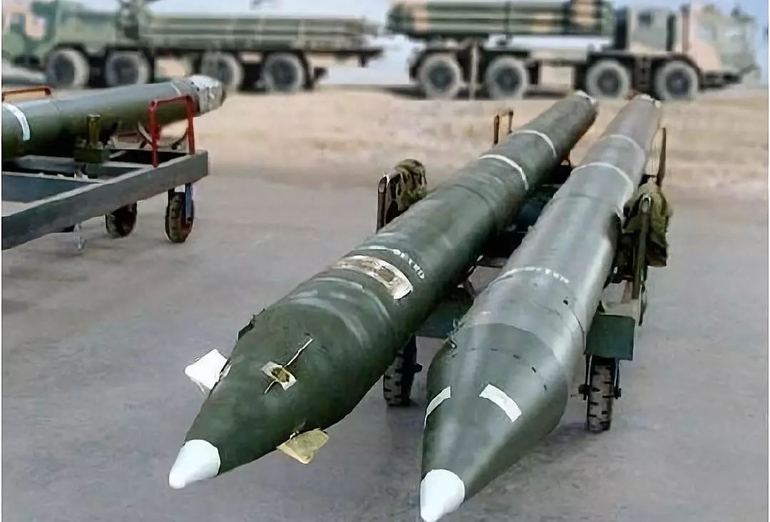 中国火箭炮号称小国战术导弹，射程四百千米的自己为何没装备 | 军情晚报 - 9