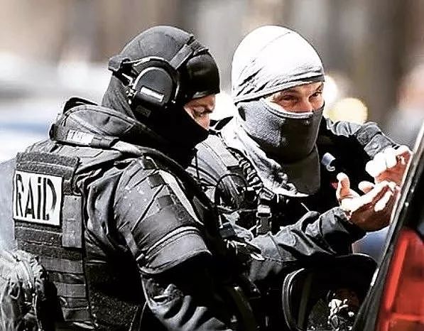 法兰西黑豹| RAID，一支称为“黑衣人特别行动队”的法国反恐精英 - 8