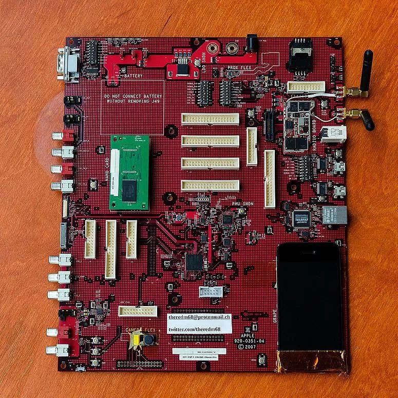 10 多年后，初代 iPhone 原型机的红色开发板终于公开了 - 4