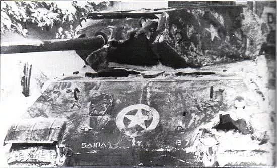 抓住就枪毙，阿登反击战中涂上美军标志的的德国黑豹坦克｜老照片 - 13