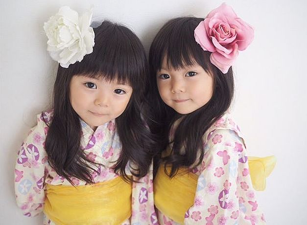 这对日本双胞胎小姐妹，复制粘贴的脸蛋和打扮，直接萌倒无数网友... - 30
