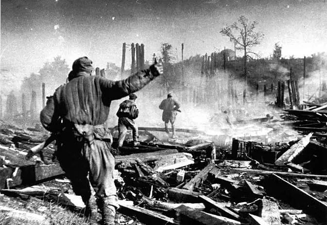 军事 | 面对二战东线苏军的最大进攻，德军为何只能“添油”式反击？ - 4