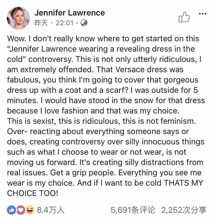 Jennifer Lawrence说“就算要站在雪地里，我也要穿这件Versace的裙子。” - 3