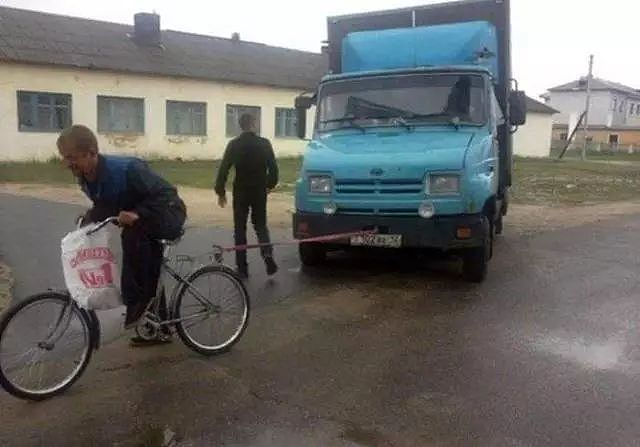 表哥在俄罗斯卖水果，他说在俄罗斯马路上可以看到各种奇葩，例如这样的 - 5