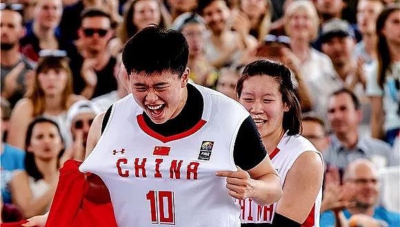 离开球场8年的大姚，却从未离开篮球。他穿上西装继续完成中国篮球梦。 - 15