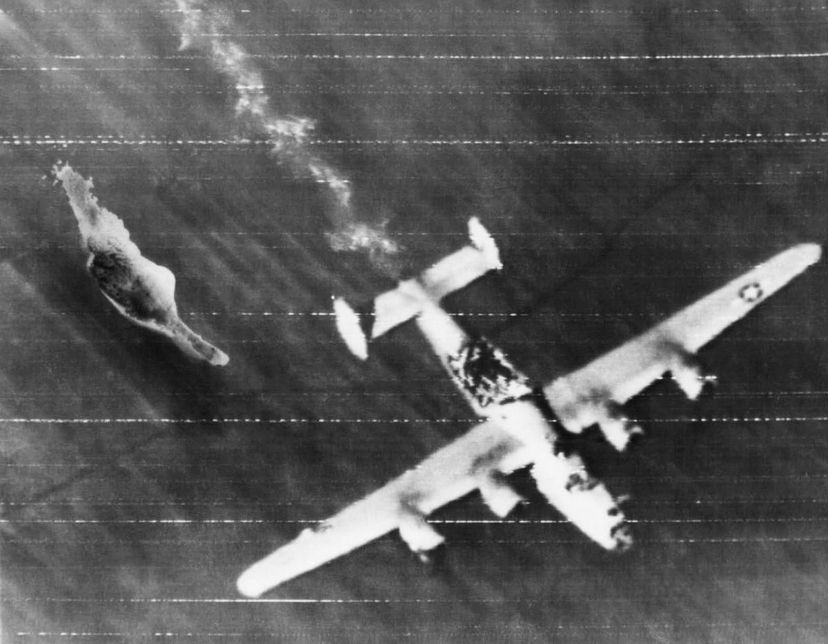 美国B-24轰炸机二战中生产18000架，四成是福特公司生产｜老照片 - 26