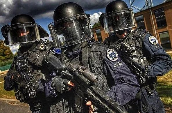 法兰西黑豹| RAID，一支称为“黑衣人特别行动队”的法国反恐精英 - 3