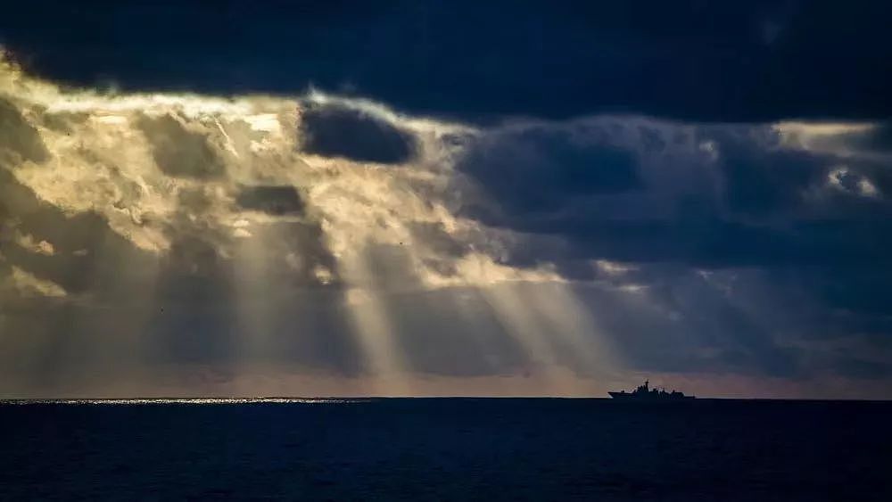 美海军“卡尔·文森”号航母进逼南海：中国驱逐舰密切监视 - 16
