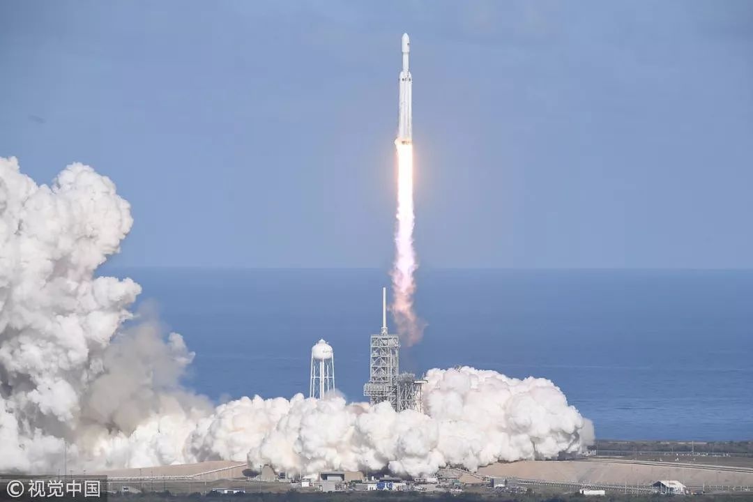 现役运力最强火箭 SpaceX「重型猎鹰」首飞成功；数千 Android 设备感染挖矿蠕虫病毒| 极客早知道 - 2