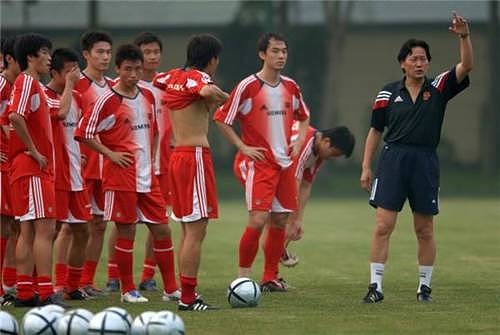7年前国足东亚杯打破32年逢韩不胜魔咒，如今里皮率弟子再东征 - 2