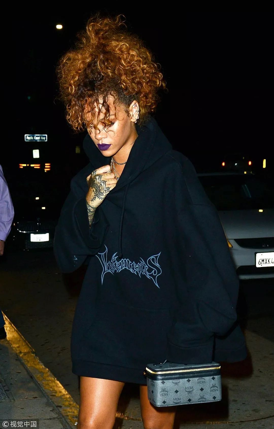 爆款包袋那么多，Rihanna为何独宠化妆包？ - 18