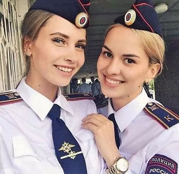 俄罗斯女警美得就像玩警服cosplay一样 - 47