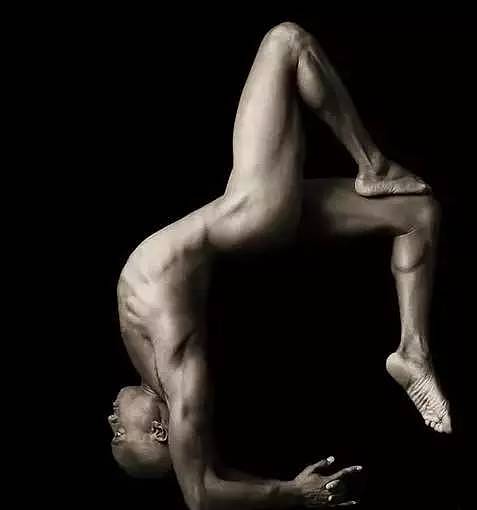 男人裸体瑜伽，美好的肉体与艺术的结合！ - 21