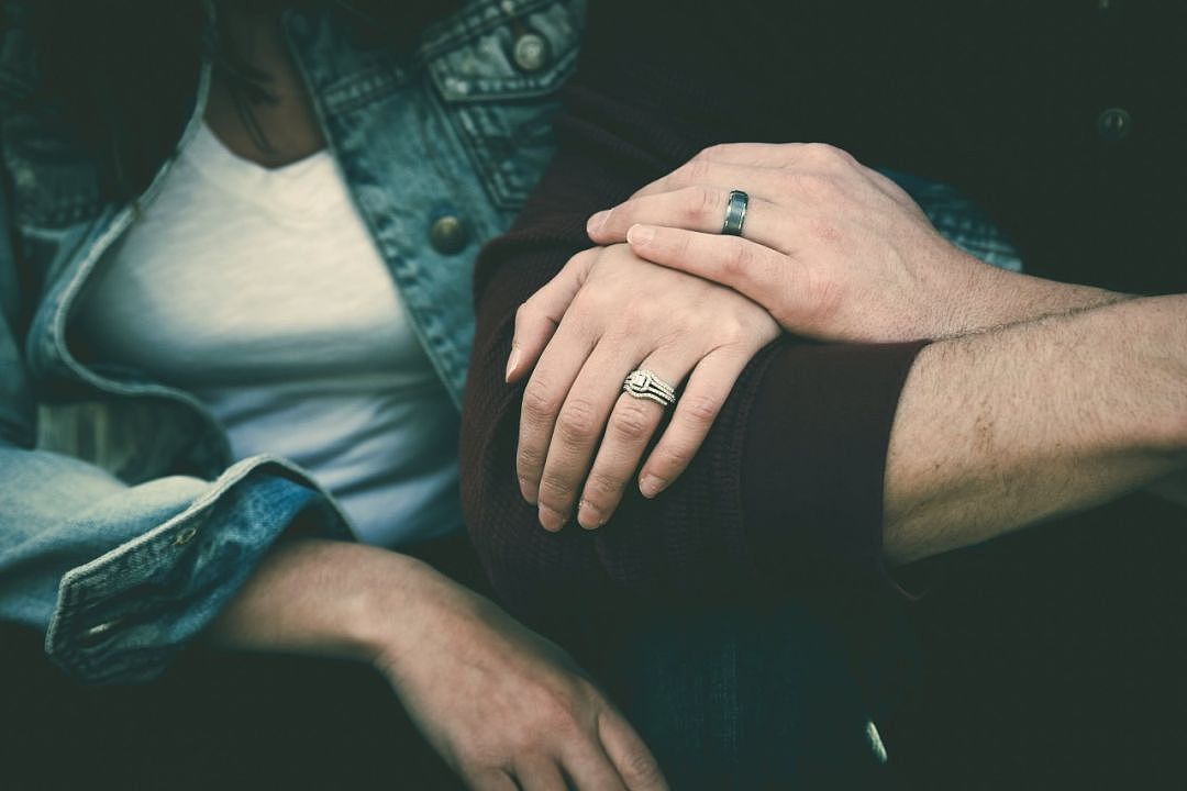 他们研究了900多对夫妻，得出一个惊人的结论：男人才是决定婚姻幸福的关键 - 6