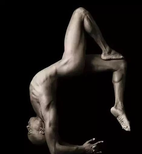 男人裸体瑜伽，美好的肉体与艺术的结合！ - 22