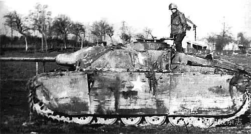 抓住就枪毙，阿登反击战中涂上美军标志的的德国黑豹坦克｜老照片 - 11