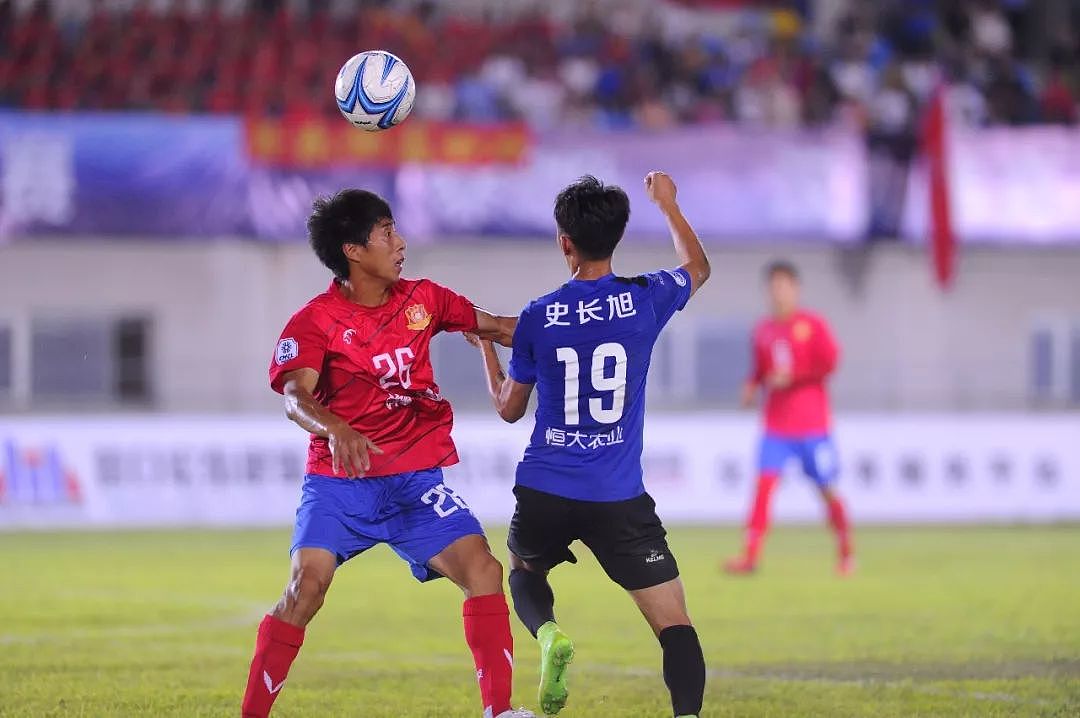 中国足球的一小步，中冠联赛各队在球衣后背印球员名 - 2