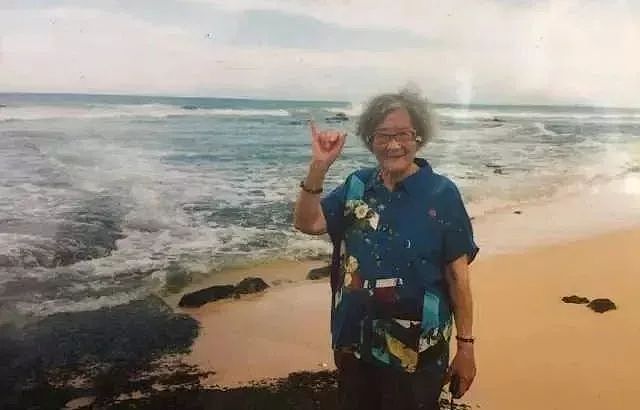 88岁老奶奶卖房周游世界，玩微信，晒朋友圈，比年轻人玩得还野，她有一颗18岁的心脏 - 5