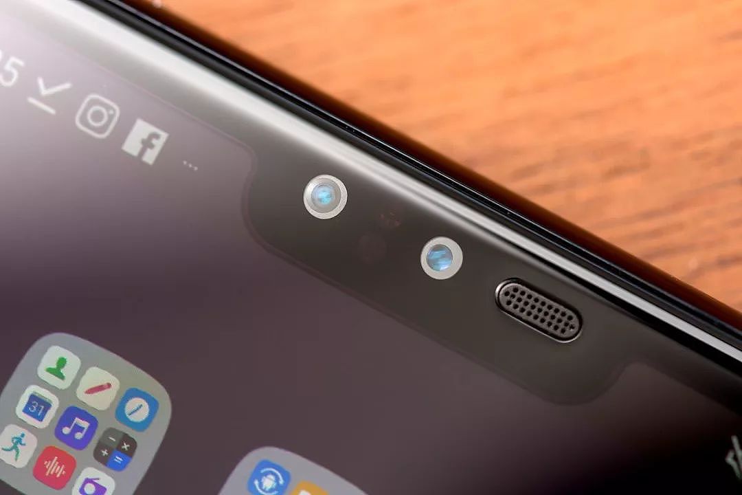 LG V40 发布：一次拍三种视角的「五摄」手机，能和 iPhone 竞争吗？ - 4