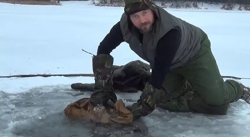 美军北极部队在防寒上煞费苦心：士兵敢穿着它泡冰水里 - 9