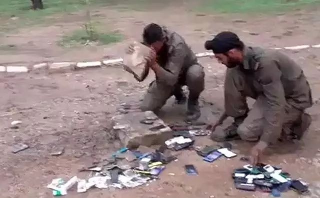 军人偷玩手机咋办？印度军队手机没收砸掉，士兵愤怒开枪扫射军官 - 5