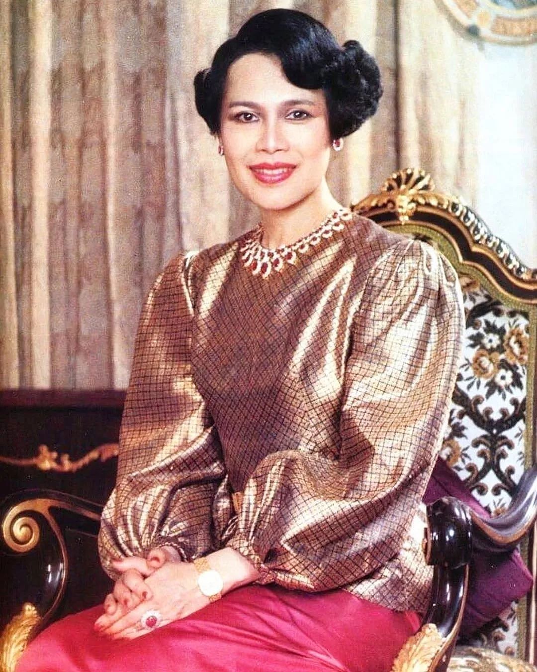 为了看新王妃的美照，泰国人民把网站挤瘫痪了…… - 30