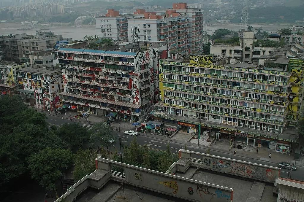 人物 | 他画了20年，把一个违章建筑变成了重庆最火的网红茶馆 - 5