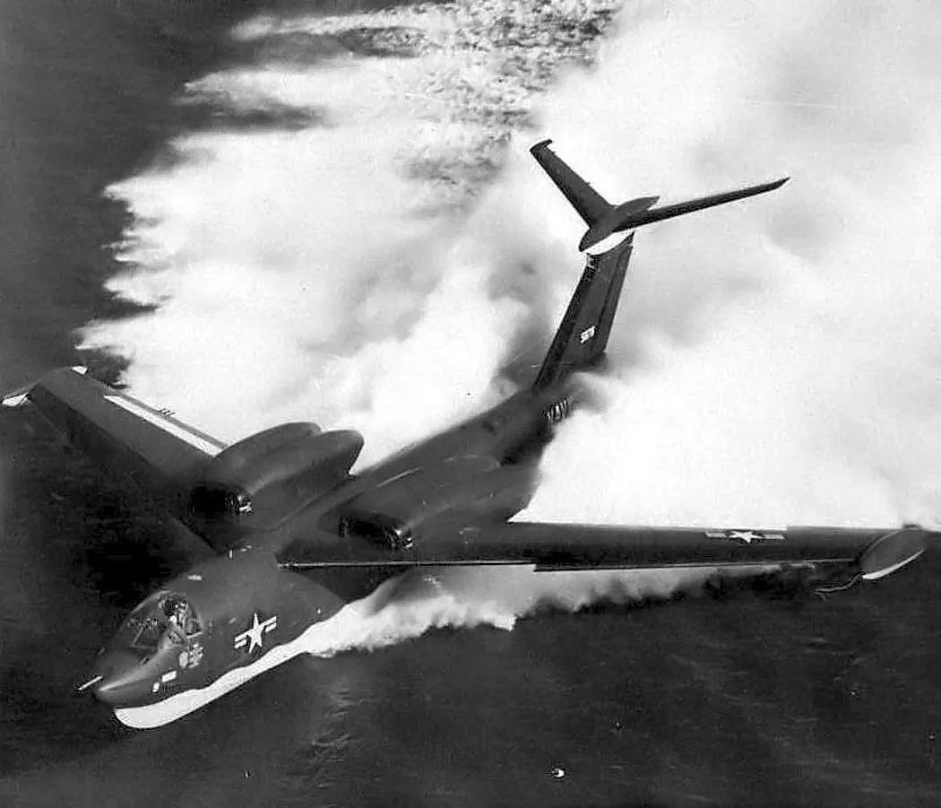 中国AG600首次水上起降，美国也曾热衷水上飞机，造出水上B52 - 13