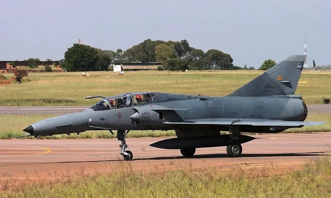 非洲大国曾研发国产三代战机，总统下令被取消，保密了30年｜军情晚报 - 3