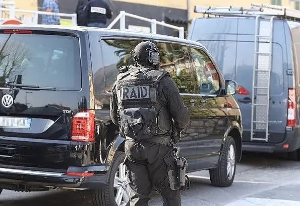 法兰西黑豹| RAID，一支称为“黑衣人特别行动队”的法国反恐精英 - 28