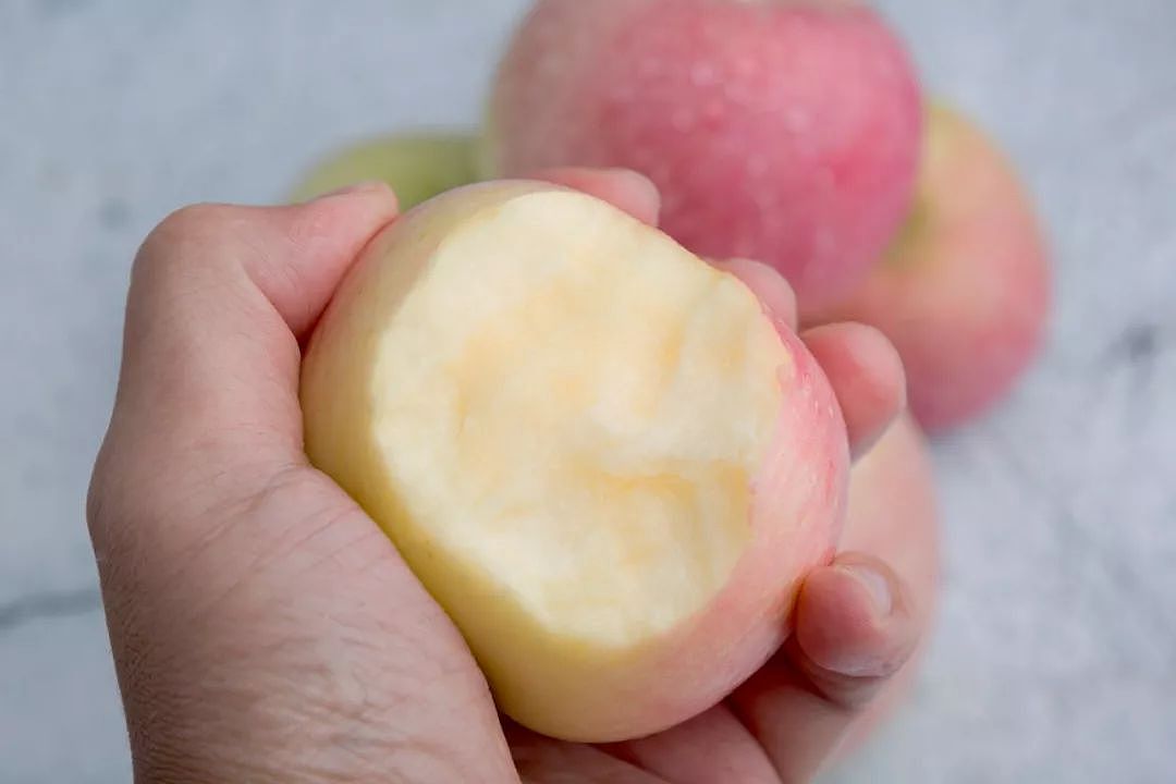 凭实力刷新味蕾的红富士苹果，尝鲜价10斤29.9元，还顺丰包邮！ - 3