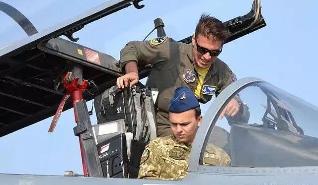 乌克兰战机坠毁，却阵亡了美军飞行员，俄罗斯：活该 | 军情晚报 - 11