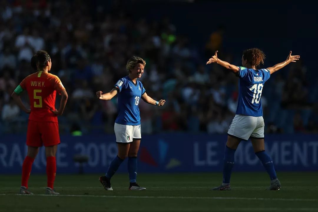 中国女足0-2不敌意大利 - 1
