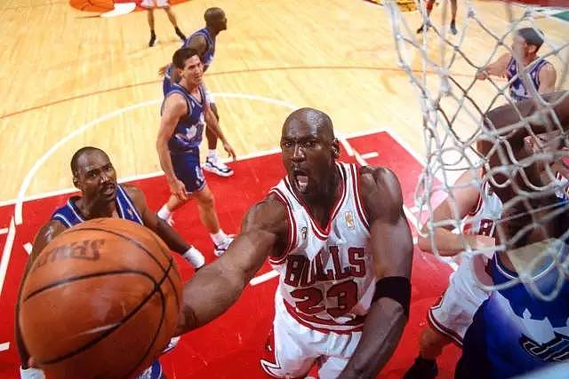 迈克尔·乔丹生日快乐！100张经典照片回顾“篮球之神”的封神路！ - 66