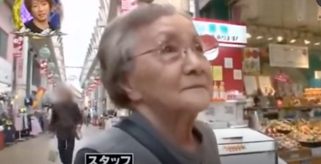 80岁老奶奶手机屏保看哭无数人：在出轨横行的年代，怀念老一辈的爱情！ - 1