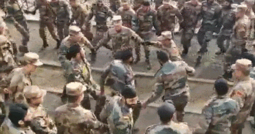 中印官兵演习间隙跳舞视频走红，获得印度网友上万点赞 - 1