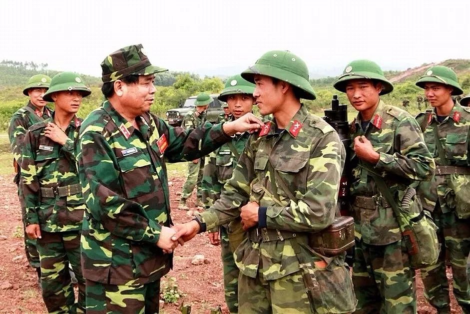 越南军队到现在都没有普及钢盔？这款木头做的“绿帽子”很扎心 - 2