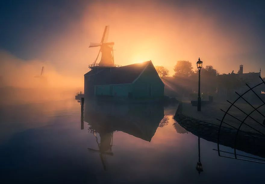 荷兰起雾的时候，很多地方变成了童话场景 - 1
